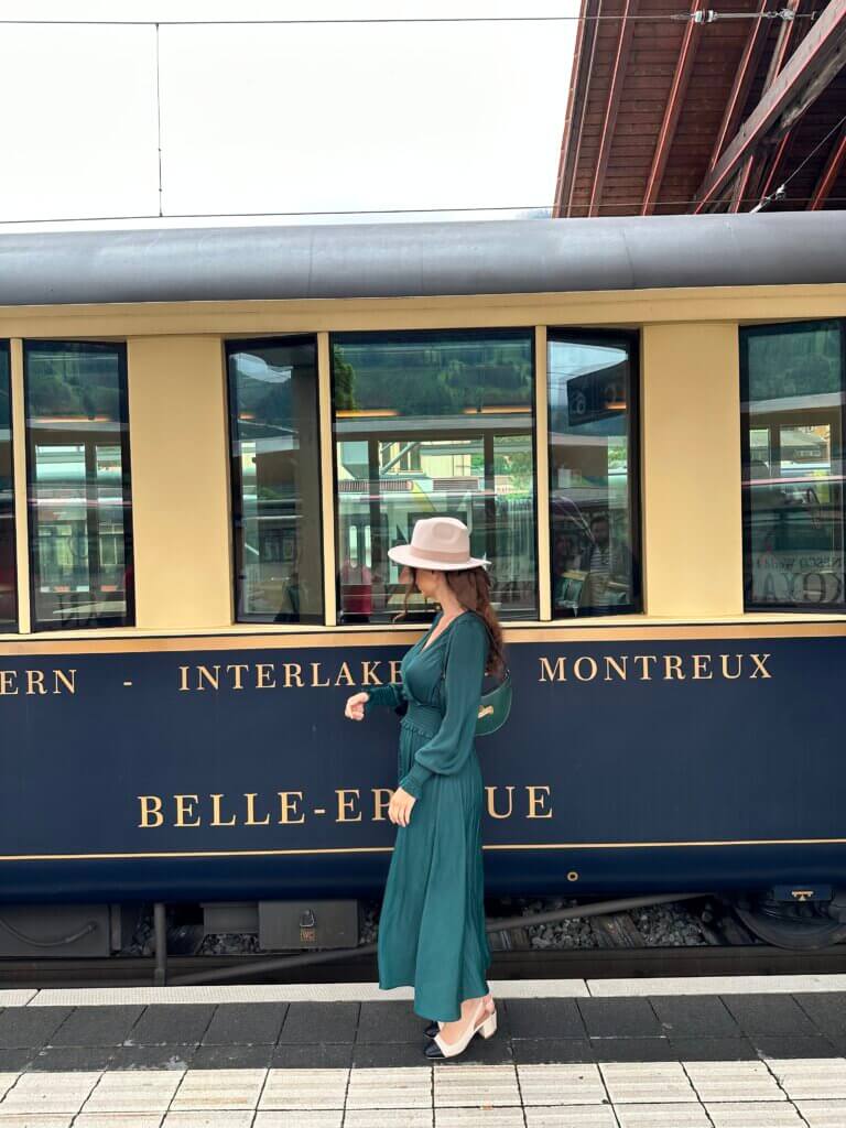 Zug fahren in der Schweiz: Unterwegs mit dem Belle Époque Zug auf der Golden Pass Linie von Zweisimmen nach Montreux